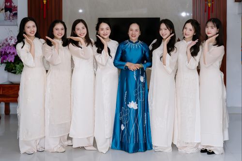11 con cả dâu rể tụ họp dịp Tết, mẹ ở Nghệ An xúc động