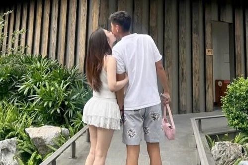 Cầu thủ Hiểu Minh công khai có bạn gái