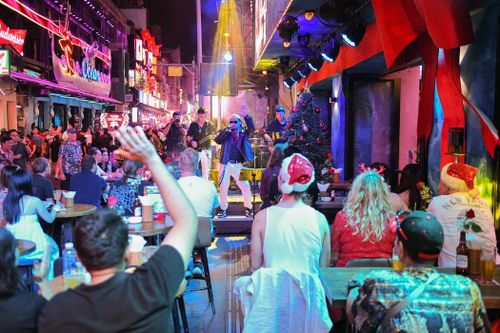 'Cuộc chiến' karaoke ở Bùi Viện