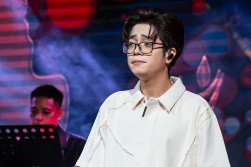 Bùi Anh Tuấn 'cầu xin' khán giả