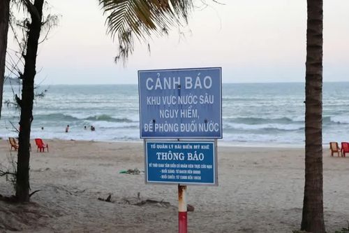 Quảng Ngãi: hai chị em đuối nước khi tắm biển, một người tử vong
