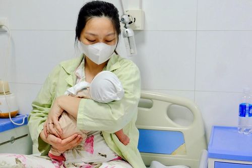 Đề cao vai trò đảng viên, khuyến khích sinh đủ 2 con để nâng mức sinh quốc gia