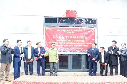 10 hộ nghèo nơi vùng cao Song Khủa phấn khởi nhận nhà mới đón Tết
