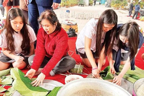 Tết là sum vầy, sẻ chia yêu thương