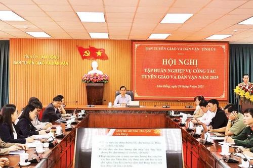 Vận dụng hiệu quả phương thức nắm bắt, định hướng dư luận xã hội