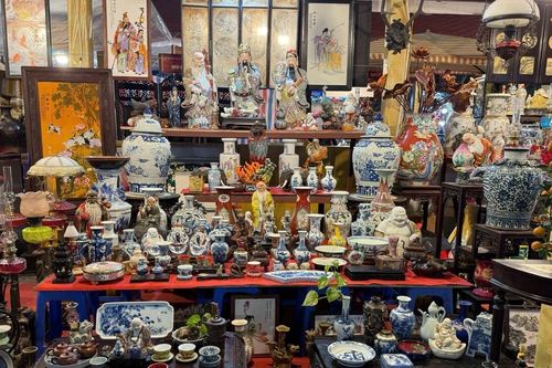 Độc đáo phiên chợ đồ cổ, giả cổ mỗi năm chỉ họp một lần