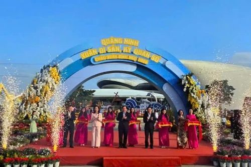 Khai mạc Đại lộ hoa 'Xuân di sản - Kỳ quan số'