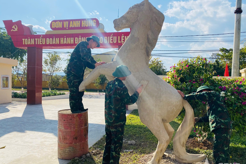 Bộ đội 'Tám hai' rộn ràng đón Tết