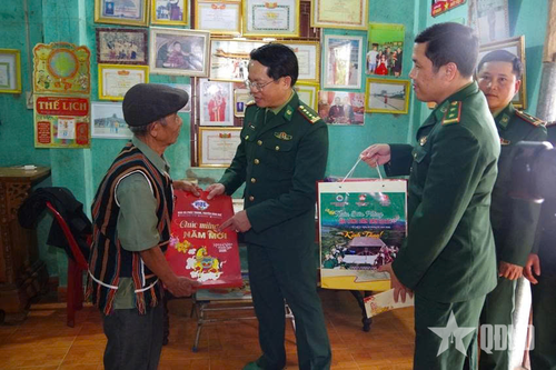 'Sao xanh' Khu 4 giữ bình yên mùa Xuân