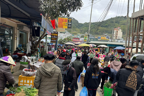 Xuân về trên chợ phiên Đồng Văn