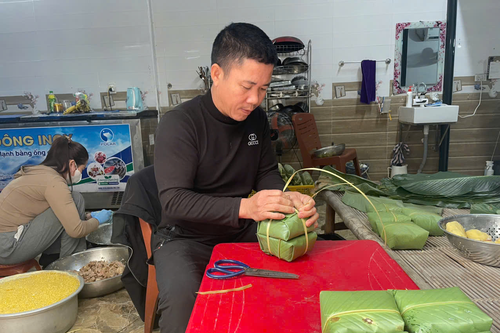 Làng nghề bánh chưng truyền thống Vĩnh Hòa rộn ràng vào vụ Tết