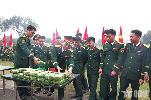 Cán bộ, chiến sĩ Trung đoàn 209 tưng bừng đón Tết