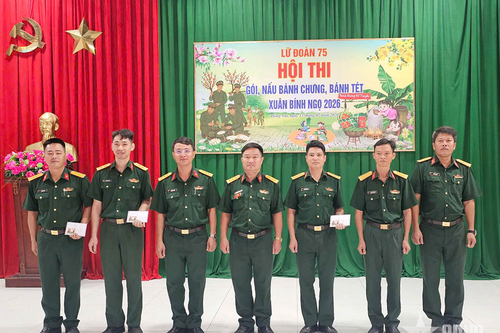 'Nhờ đồng đội, Tết này, tôi biết gói bánh chưng'