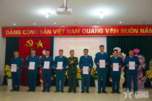 Sơn La trao quyết định gọi 69 sĩ quan dự bị vào phục vụ tại ngũ