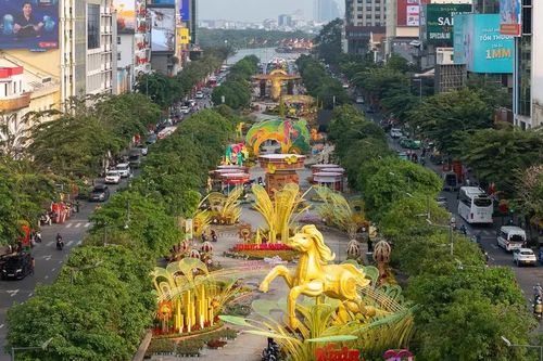 Đường hoa Nguyễn Huệ Tết Bính Ngọ 2026 nhìn từ trên cao