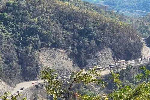 Quốc lộ 28B đi Đà Lạt ách tắc hoàn toàn qua đèo Đại Ninh
