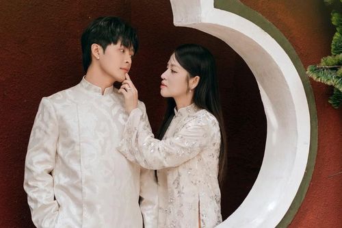Vợ chồng Puka - Gin Tuấn Kiệt tay trong tay diện áo dài đón xuân