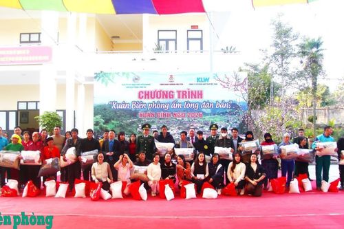 Xuân đã về nơi miền đá xám