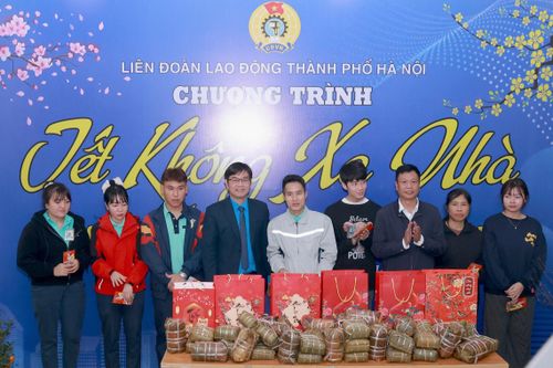'Gác' lại Tết, người lao động ở lại thành phố mưu sinh