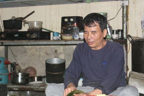 Làng bánh chưng đỏ lửa suốt ngày đêm, làm không hết việc ngày cận Tết