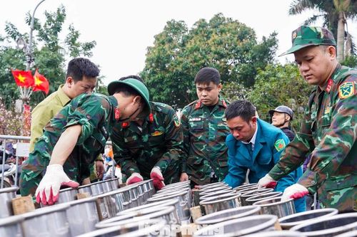 Bên trong trận địa pháo hoa đêm Giao thừa tại Hà Nội