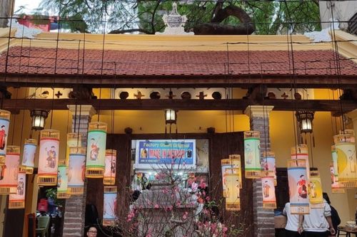 Khám phá không gian lồng đèn lung linh tại đền Quan Đế