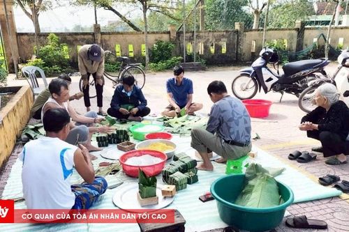 'Đỏ lửa' toàn phường, gói gần 6.000 chiếc bánh chưng vì người nghèo
