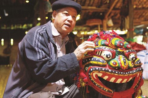 Người 'giữ lửa' điệu múa sư tử mèo ở vùng cao xứ Lạng