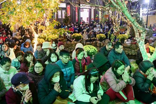Cách chuẩn bị mâm cúng ở chùa đêm giao thừa tết Bính Ngọ 2026