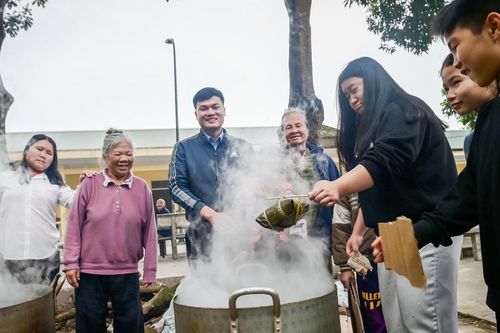 Tết bình dị, ấm áp của những mảnh đời kém may mắn ở Ninh Bình