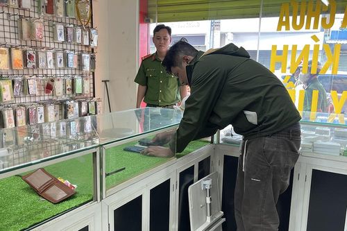 3 giờ truy bắt đối tượng trộm sạch cửa hàng điện thoại ở TPHCM