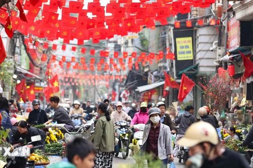 Hà Nội: Chợ truyền thống nhộn nhịp mua bán ngày cuối năm