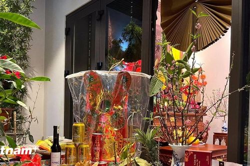 Gà trống, chân giò trong lễ cúng ngày Tết của người Việt