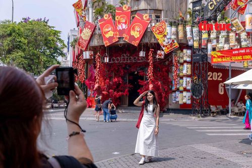 Rực rỡ không gian Tết xưa tại các quán cà phê ở TP Hồ Chí Minh