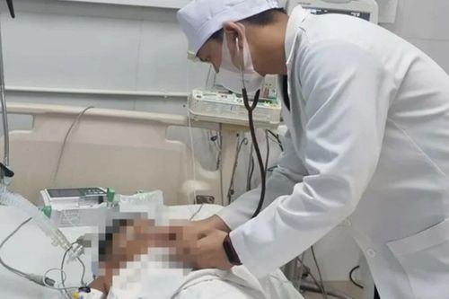 Nhiều người nhập viện sau khi ăn bánh mì