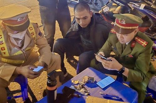 Thanh niên vừa thấy Công an đã vứt xe bỏ chạy, Tổ công tác bắt được liền rõ sự thật phía sau