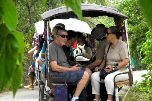Ăn Tết cùng nông dân miền Tây: Trải nghiệm khó quên của khách châu Âu