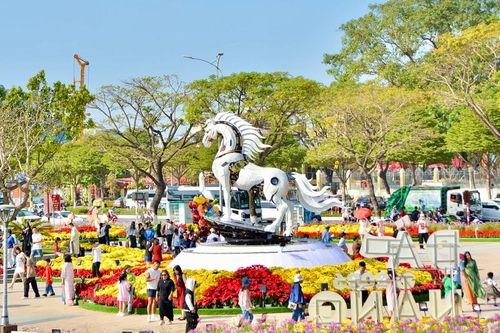 Rực rỡ đường hoa Tết Đà Nẵng 2026