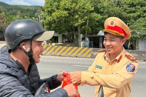 Quảng Ngãi: Tiếp sức cho đoạn đường về quê ăn Tết thêm vui
