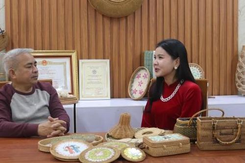 Sức sống mới trên những nan tre mùa cận Tết tại làng nghề Phú Vinh