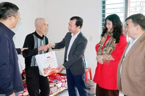 Phường Tĩnh Gia: Nhiều hoạt động chăm lo Tết cho gia đình chính sách, hộ nghèo
