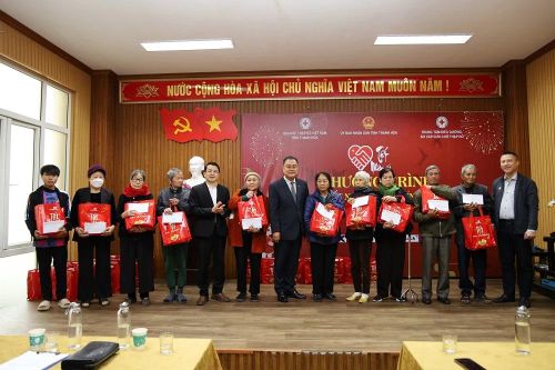 Gần 71.400 suất quà được trao từ phong trào 'Tết Nhân ái' Xuân Bính Ngọ