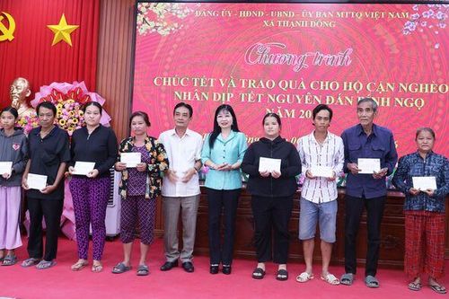 Mang Tết nghĩa tình đến với người nghèo