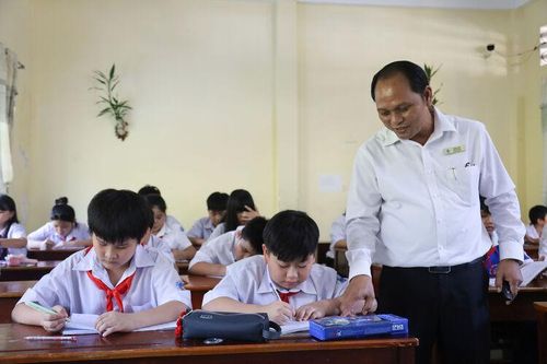 Gieo chữ nơi đảo xa