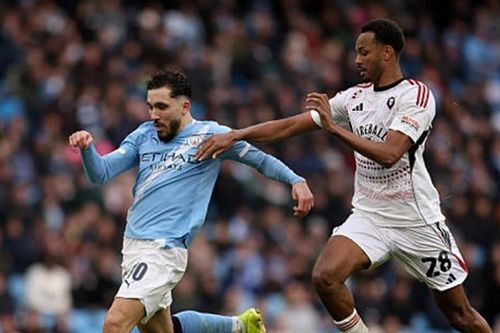 Rayan Cherki rực sáng giúp Manchester City giải mã Salford 2-0 tại vòng 4 FA Cup