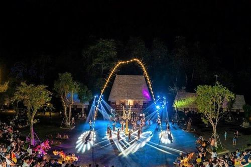 Dừng chân trên đỉnh Trường Sơn