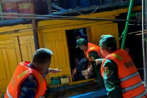 Hải đội Biên phòng 2 kịp thời cứu ngư dân gặp nạn trên biển