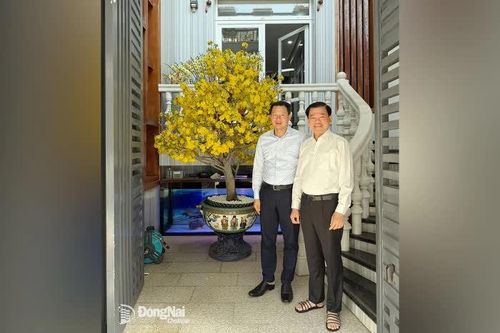 Bí thư Tỉnh ủy Vũ Hồng Văn thăm, chúc Tết đồng chí Nguyễn Hồng Lĩnh