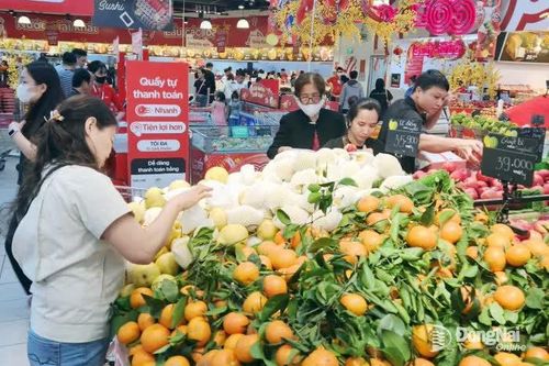 Hoa tươi, trái cây chưng Tết 'hút hàng', giá nhiều loại trái cây tăng 15-20%