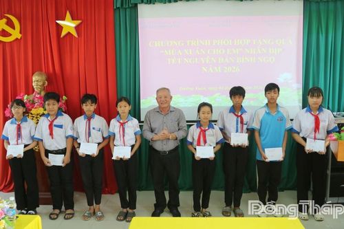 Đồng Tháp: Xuân yêu thương đến với trẻ em nghèo